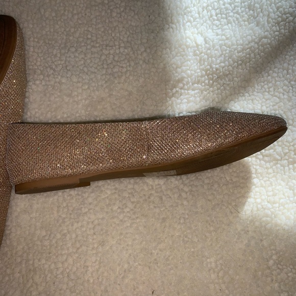 Mix No. 6 gold very sparkly flats size 8. - Picture 7 of 15